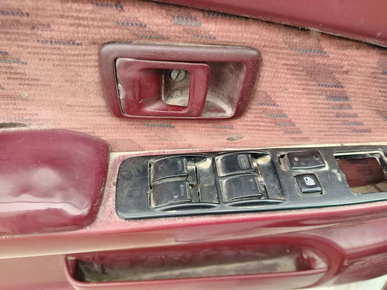 سياره تيوتا ١٩٩٨ بغداد بأسمي محرك كير اكسل مكفول  سياره للجناي جاهزه... رقمي ***********
