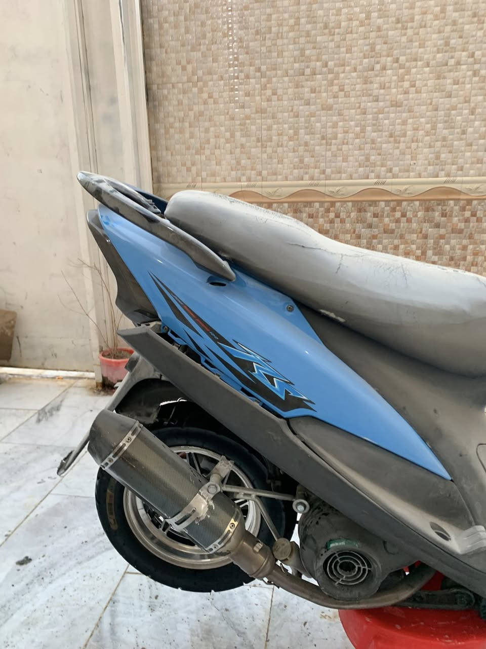 سلام عليكم ماكس للبيع ٥٥مكبنه مزوده نضيفه شلعه معدل ما نقصه شي مكان ناصريه سعر ٥٥٠ وبيه مجال رقم ***********
