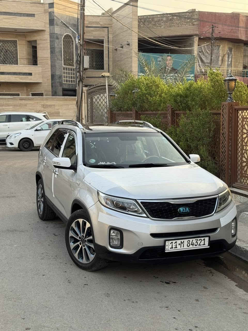 سلام عليكم
للبيع سورنتو 15 خليجي  سعر 133
6 سلندر بغداد بسمي 
بانوراما 
شاشة جبيرة 
كشنات جلد 
فور ويل 
ماشية 97 كيلو 
7 راكب 
3 قطع تبريد 
سيارة بيها صبغ قطع ابيع حزااام. 
مكاني بغداد  سعر 133
***********
