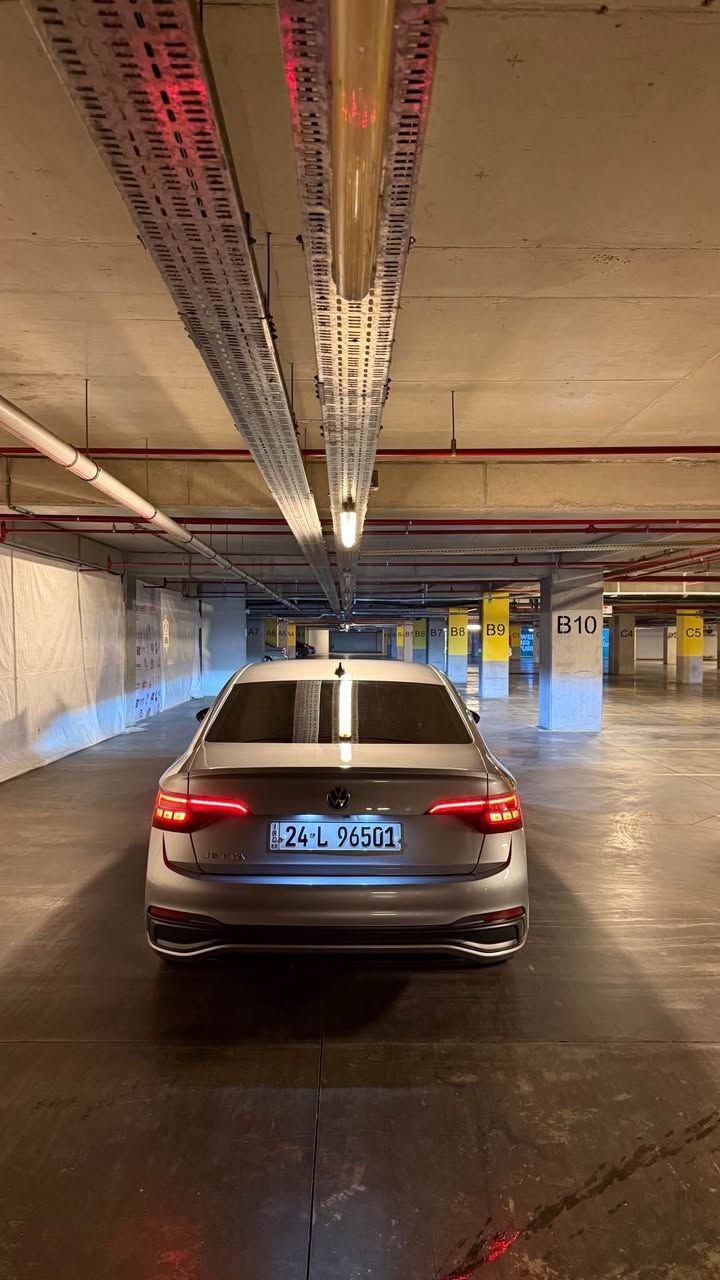 جیتا مودێل 2023 مواسفات S
مەکینە / 1.5 Turbo دگەل گێرەکێ 8 نمرە 
مواسفات / سیارە هەمی رادارە  360ْ / لايێت و بەگ  لایێت لید / برێک کارەبای / Auto Start Stop / سياره 4 مودێن هاژوتنێ ( eco & normal & sport & manual) 
سبغا سیارێ / ئێک پارچە سبغ دگەل بهوستەکێ سینگ و پشت کەبسن شەرت دعامی بێ سبغن پەرەشوت هەمی یێن شەریکێ من کرنە تێدا رەقەم و سەنەوی و ژینگەهـ جدید حەتا 2031 هەیڤا 5 تەحویل و وەکالە و سیارە هەمی شەرت 1 دینار مەسرەف نینە 
ژمارا موبایلێ / *********** 
سعر / 150$ مەجال دهوك, العراق
