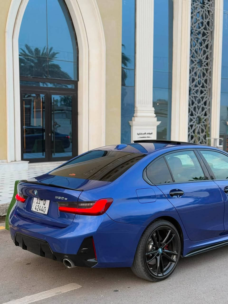 السلام عليكم .
للبيع : Bmw 330e 2023 Mpackage 
عداد المسافه : 37,000 
الضرر : السياره فقط جاملغ خلفي ايسر بارد ، ايرباكات لغود شواصي دواخل كله كفاله ✅ 
السياره فئة الام باكج بلاد بدون اي تبديل ، الداخل احمر ( داتا شو ، توقف ذاتي ، نقط عمياء ، سماعات هارمن كاردن ، كامرات محيطيه ، حساسات امامي خلفي ، وبعد بيهه هواي مواصفات ) 
صفر مسج بدون اي مصرف السياره كامله ✅ 
العنوان / المنصور - الداوودي 
الرقم / *********** 
السعر / 32,800$ قابل للتفاوض
