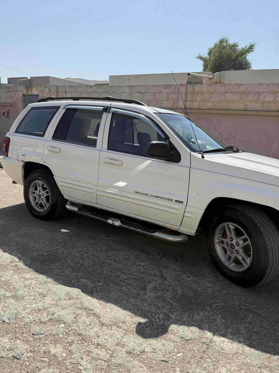 موديل 2000
بدون صبغ 
منضم غاز بنزين 
محرك 8 به شرط 
سنوي جديد بسمي 
مكلف بل نشر 
سعر 77 بيهه مجال 
مكان كركوك 
***********
