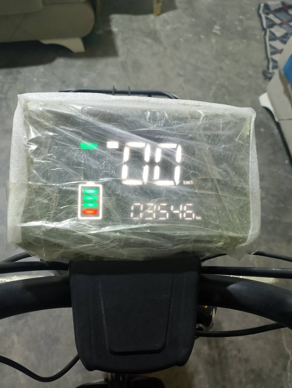 سلام عليكم عندي هاذا موطور شحن جديد بعده اليريده خاص المكان رمادي صوفيه اربع سرع واربع بطاريات مصاله سبوعين وسعر خاص ***********
