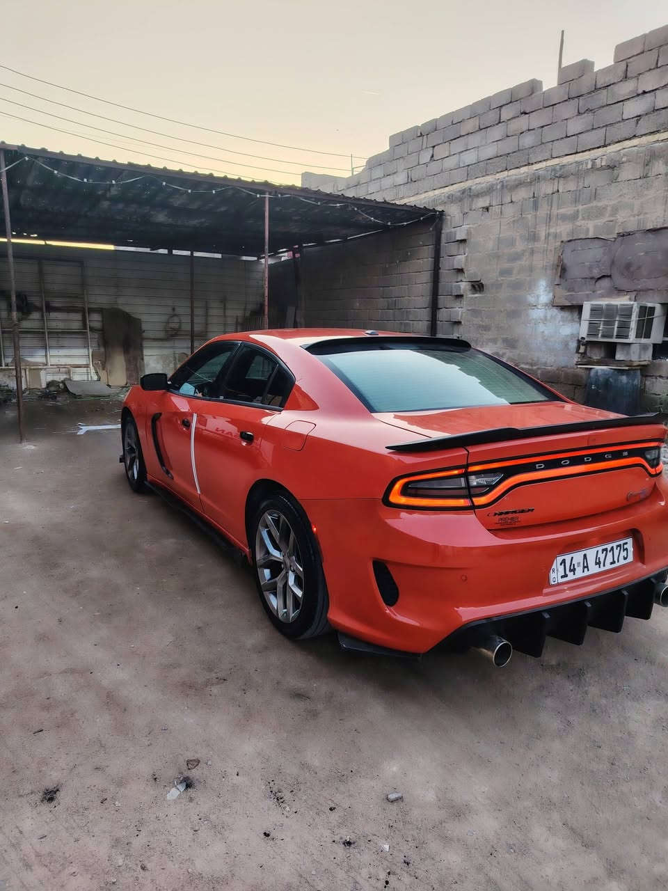 سلام عليكم 
جارجر 2018 اصل  برتقالي أمريكي 
سياره جاهزه من كلشي
والمواصفات معروفه كلهن ما عده الفتحه 
وصور الحادث موجودات بالمنشور
السعر 195
***********
