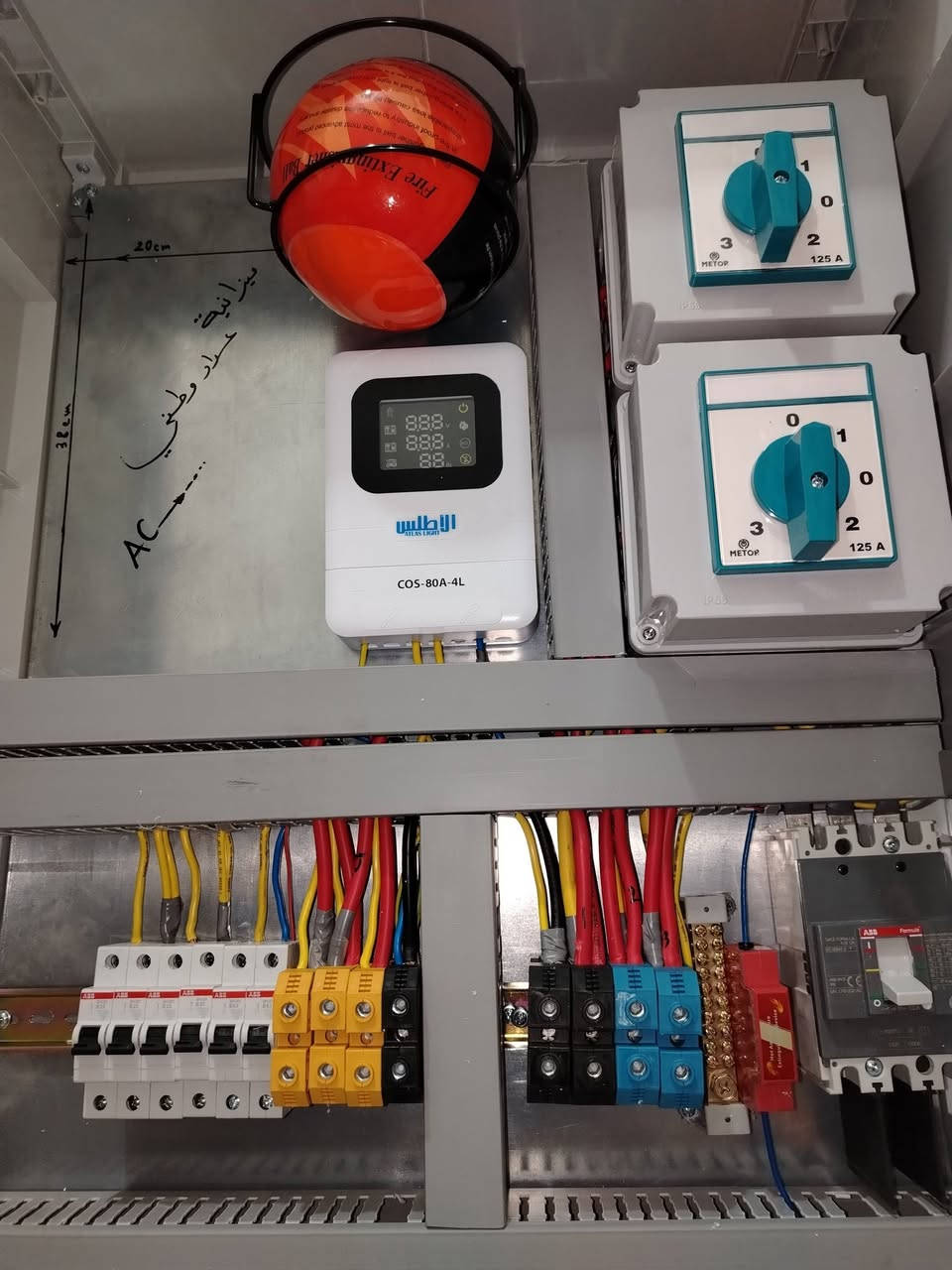 السلام عليكم.. عمل بورد كهرباء كلاسك لمنزل صغير يتحمل ١٠٠ أمبير لكل فيز لكن الحمل الفعلي الكلي اقل من ٧٠ أمبير موزعه على ٣ فيز قاطع abb الاوربي الاصلي بجانية جوزة اطفاء حريق صغيرة سلكترات ميتوب ثقيل ١٢٥ امبير عدد ٢ وكذلك كنكترات توزيع ثقيله وجوزات تخريج abb واسلاك الوطني ثقيل ٢٥ ملم والموزع للسلكترات ١٦ ملم جهاز تحويل مزود بتايمر وحماية من ارتفاع وانخفاض الفولتية وكرة اطفاء الحريق اعلى اللوحة ومصابيح اشارة قارئ فولتية في باب البورد .


**إذا كنت صاحب هذا الإعلان وتريد حذفه لأي سبب، رجاءا أرسل رسالة إلى الدعم الفني**
