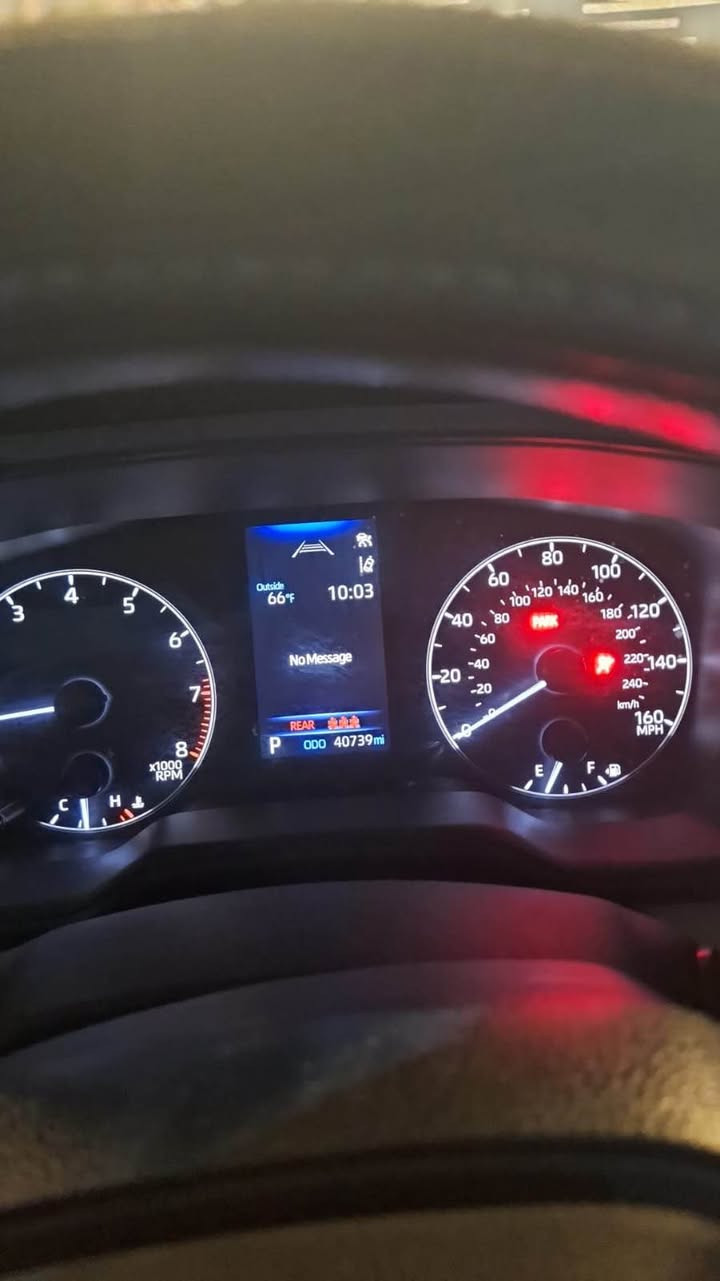 سلام عليكم  للبيع كورلا كروس بغداد  
موديل 2023 
بانزين مو هايبرد مكينه 20 المرغوب 
كير محرك شرط 
مواصفات L معروفه 
شاشه كامره دواره خلفي 
تبريد بيانو 
هندبريك بصمه 
اوتو هولد 
تحديد سرعه 
تحديد مسار 
 

سياره حلوه وكاعده ونضيفه 

سياره ماشيه 41 الف كيلو
سعرها186$ مجال بسيط 
 
*********** بغداد, العراق
