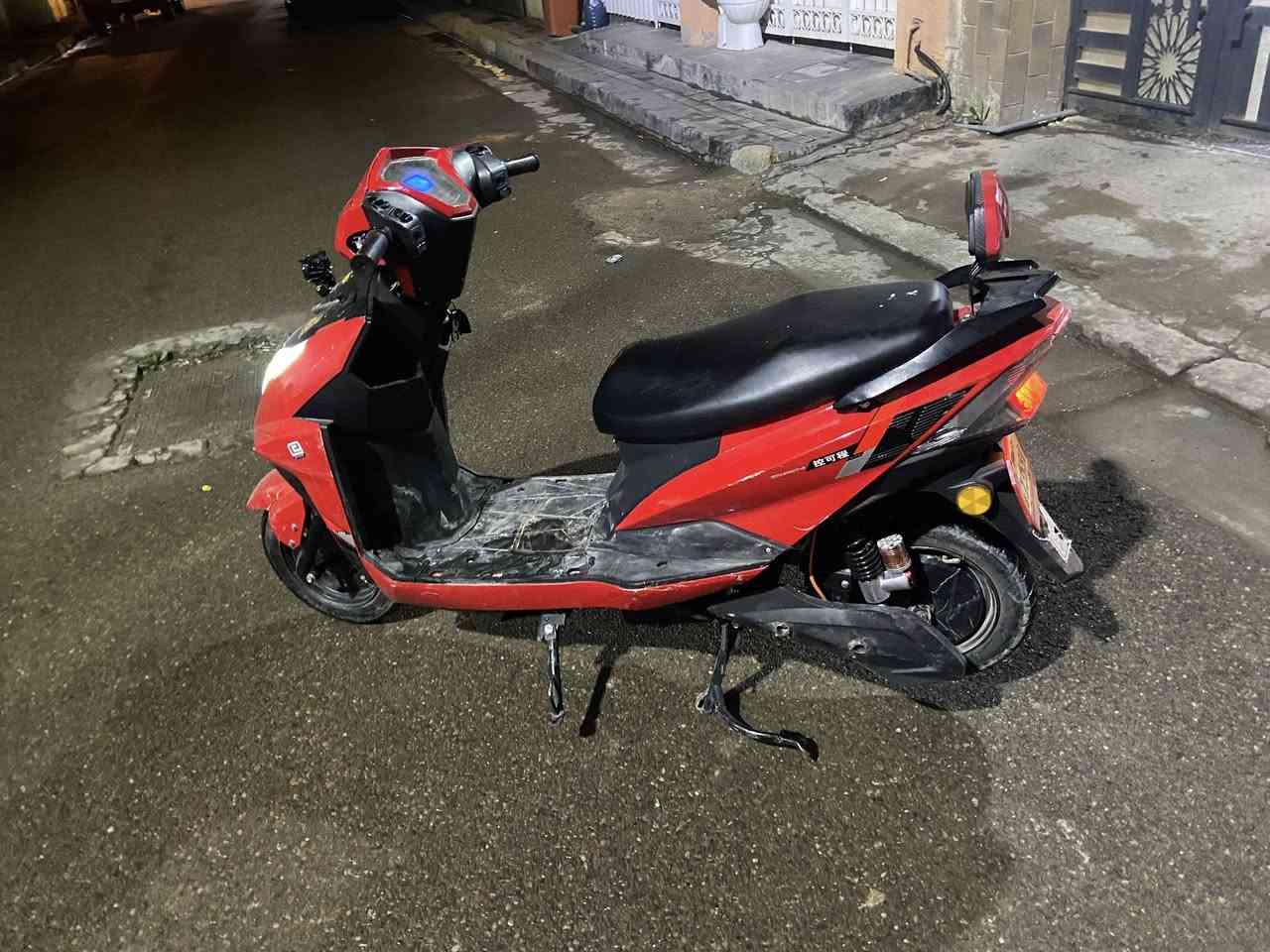 السلام عليكم دراجه سنكس لد شحن عداد الكتروني دبلات دهن هايدروليك ثلاثه نمر كير (R)(D)(P) خمس بطاريات سرعه ٨٠ اضائه بومه صندوق كبير جهاز امبيريه سويجين بصمه كفرات مشخطه شويه و مبينه ب صور دشبولين اشاير عالي ناصي مري يده بريك خلفي حساس و امامي حساس السعر ٥٠٠ وبيها محال للاستفسار ***********
