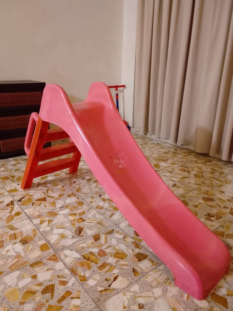 زحليكه مال اطفال استعمال قليل جدا سبب البيع انتقلنه لبيت ازغير


**إذا كنت صاحب هذا الإعلان وتريد حذفه لأي سبب، رجاءا أرسل رسالة إلى الدعم الفني**