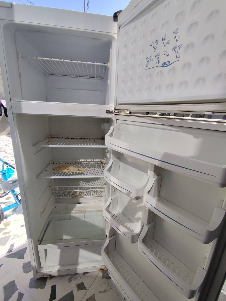بیع مستعجل
ثلاجة بدون عیب بس الشیاشە مزنجرە و ینصبغ عادي
نضیفە سعرە 120الف و مجال
***********
