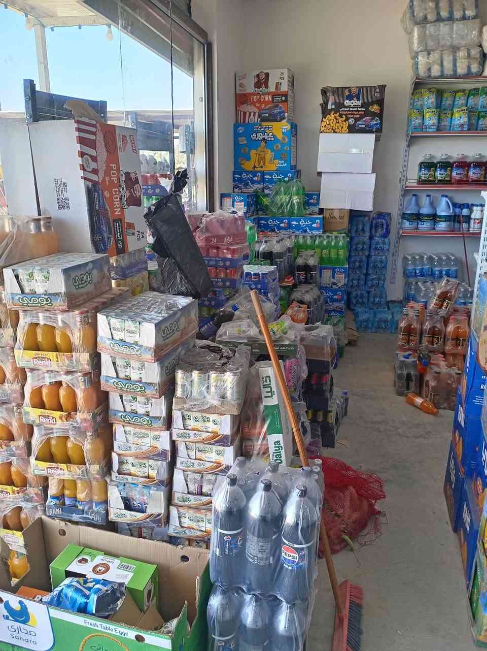 أسواق للبيع الموقع طريق معمل زينب قريب جسر الشاكريه السواق تحتوي علئ برادات ٣ مجدات ٣ معا مجمده تابعه الشركه الموطه معا مبرده عداد٢ معا مولد توبلاند للاستفسار الاتصال على الرقم ***********
