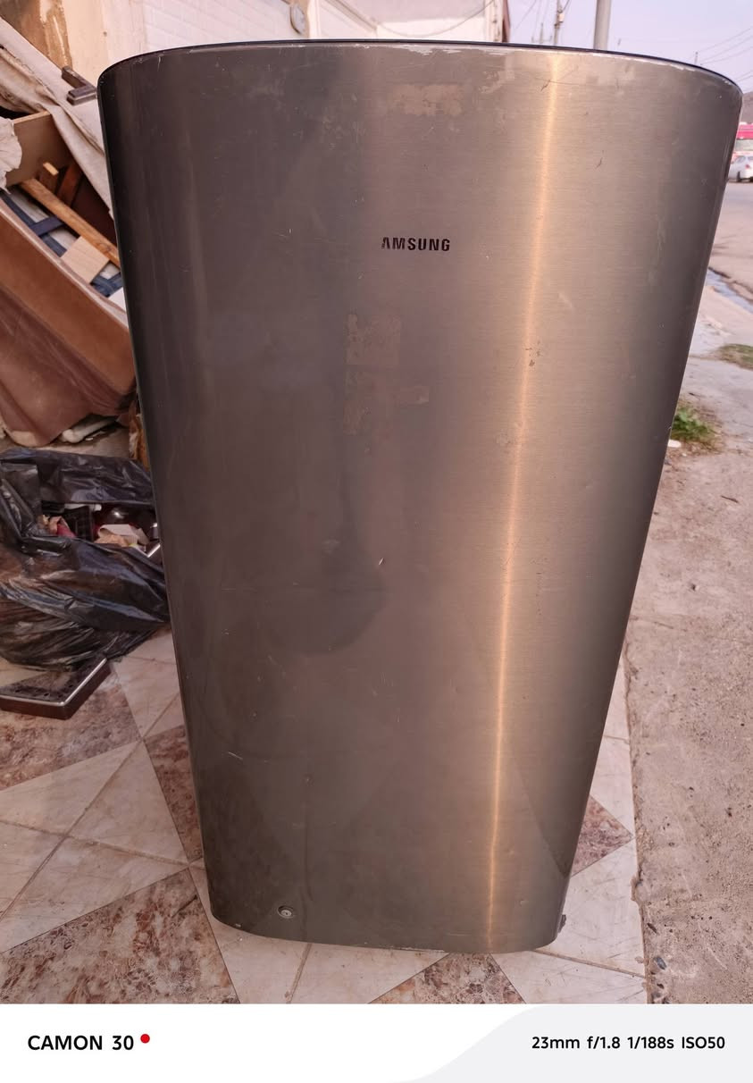 ثلاجة شغالة نظیة جدآ  شرط النظافه سعر 100 الف
***********
***********
