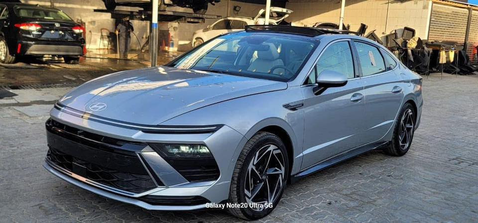 السلام عليكم سوناتا للبيع. مديل 24 سياره وارد امريكي الضربه موضحه بالصور رقمها ناصريه معوقين سياره فول مواصفات لمتدد سياره بيها نقص فقط تورباين كير كايم ولدد الأمامي محترك فقط كامله من اي شي حداده جديده تخم تاير جديد تبريد كله كامل سعر 160 وبيها مجال بسيط مكان السياره البصره شط العرب للاتصال فقط الرقم ***********
