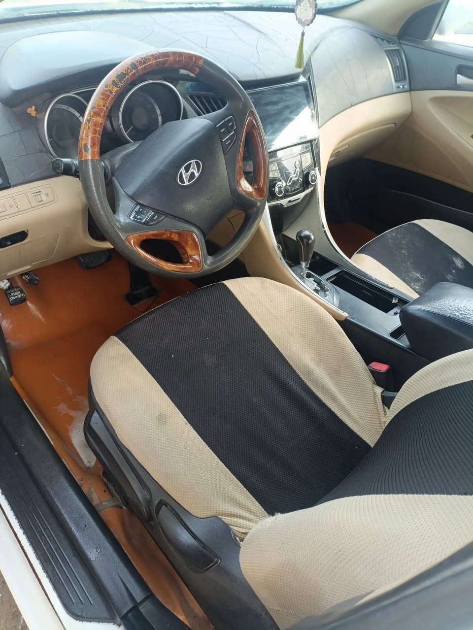 السلام عليكم ورحمة الله وبركاته 
للبيع سوناته موديل 2012 خليجيه فول مواصفات مكينه وكير وحداديه رقم أربيل شرط الوكاله مصبوغه حزام لجماليه بدون ضربه السعر 85 وبيه مجال الاستفسار اكثر اتصال مكان السيارة حله مركز المدينه 
***********
