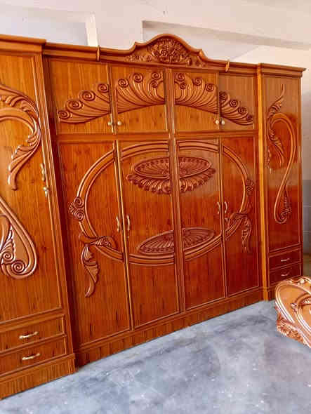 السلام عليكم اخوان توجد غرفه توج حطاطه شرط النضافه فول السعر مليون و350وبيها مجال الاستفسار عن الرقم ***********
