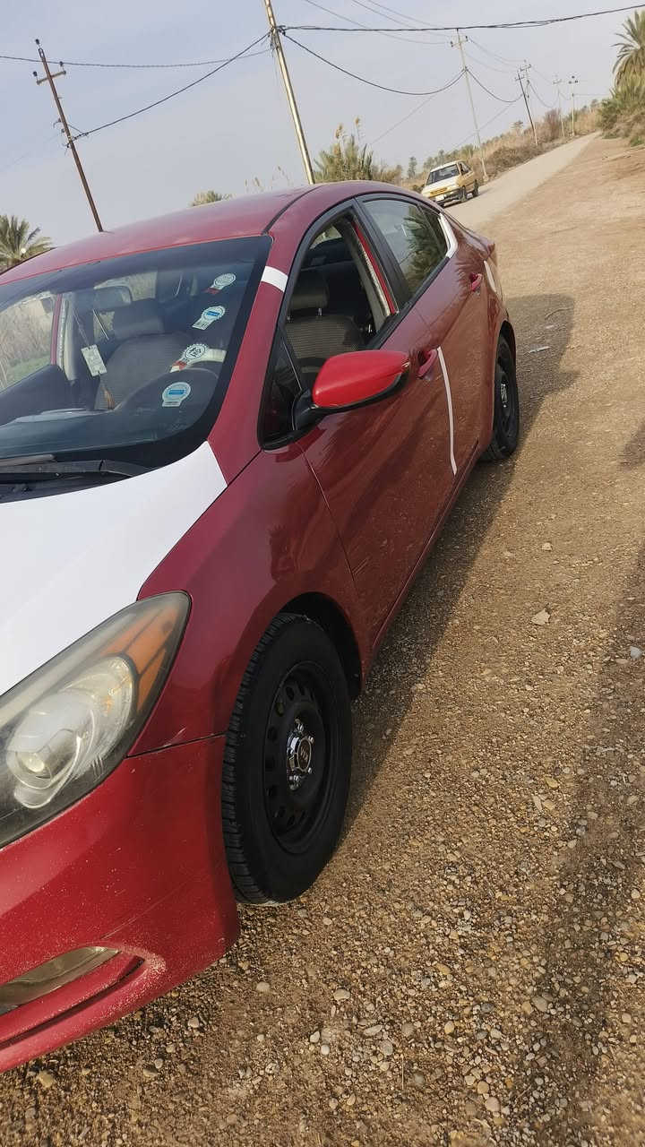 السلام عليكم
كيا فورتي 2014
رقم جديد نكليزي 
كير عادي مو اوتو 
تدفئه تبريد شغال 
سياره كامله ماناقصه شي 
تحويل ثاني يوم 
سونار بل منشور موجود 
مكاني واسط النعمايه
***********
