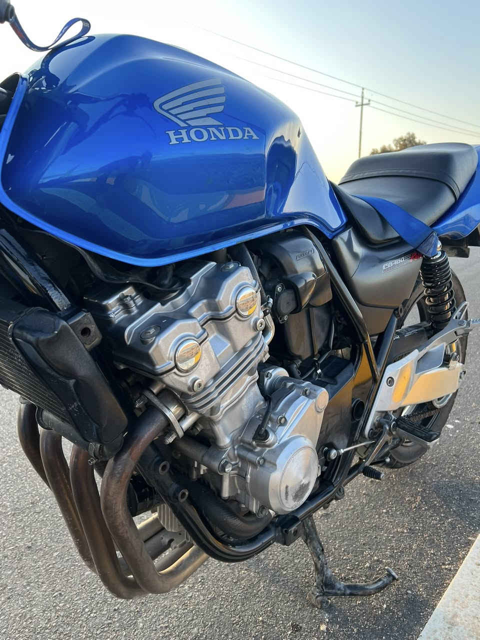 للبیع cb400مودیل2009ماشی 54 الف دراجە صارلهە شهرین مطلعە من معرض دراجە رمبە مابی نواقص مکینە و کاهربایت بشرط سعر خاص ورقم***********
