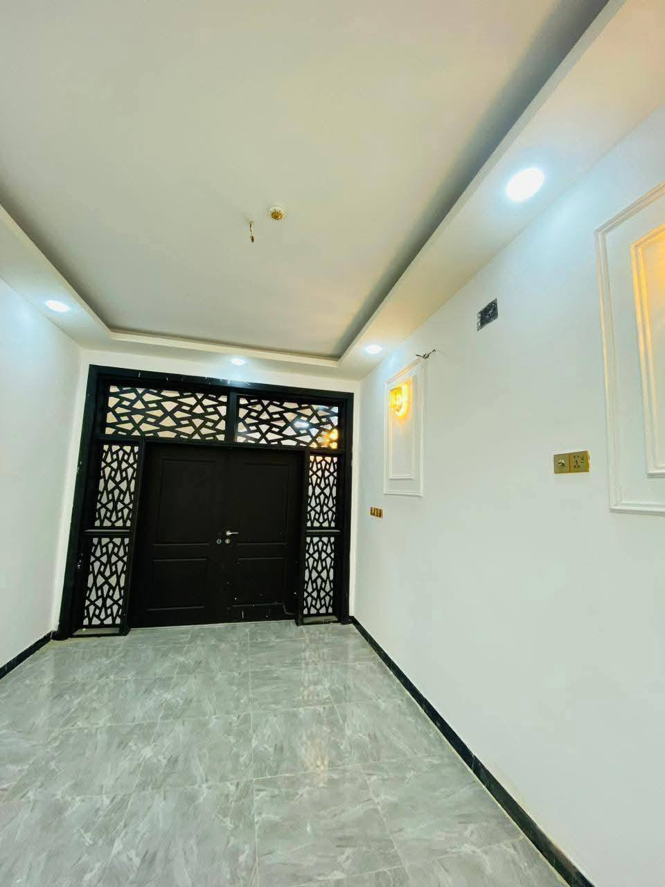 سلام بسعر 36 مليون وبيه مجال 🙋‍♂️100متر شغل جناي
#يعلن_مكتب_لاخوين_مقابل_قرية_لغدير_عمود291_مباشر

#بيت_100متر_مربعه  
#_قريبه_عله_شارع_لعام_ 

#بيت_طابو_زراعي_سند25

#سعر_36مليون_وبيه_مجال  

بناء حديث
غير مسكون
بناء ممتاز جدا 

 عنوان لبيت النجف 
#مقابل_ملحق_قرية_الغدير_مباشر 
يحتوي لبيت على+ غرفه1 +صاله +ستغبال +مطبخ +صحيات بلداخل +وصحيات بلخارج 

***********وتساب
