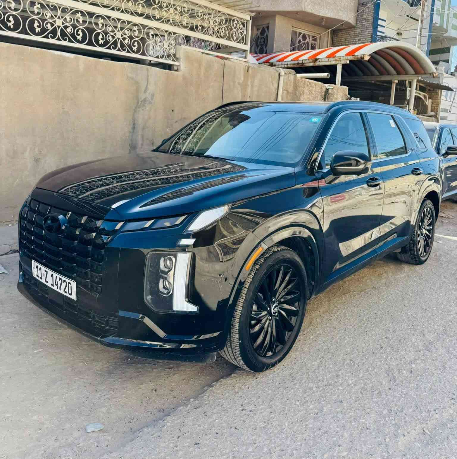 بلسايد كلكرافي  موديل  2024 نايك دشن
الارباك : ستيرن  راجع سستم
هونداي بلسايد كلكرافي نايك أدشّن VIP

اللون : اسود
العداد : 25 ألف قابل للزياده            مرقم بغداد الدولي بسمي  
 
الضرر … بنيد مبدل بلدي  السيارة بدون صبغ ليبل واحد 

المواصفات :- داخل الكشنات شامو و جلد يجي فقط بل نايك ادشن 
1-شاشة عرض داتشو 
2-المحرك   v6    3.8 
3-بصمة تشغيل + بصمة ابواب 
4-اصطفاف ذاتي(تقديم + ترجيع عن طريق الريمونت)  
5-فتحة سقف عدد 2 سقف +بانوراما
6-سماعات هارمن كاردن عدد ١٦
 7-رادار امامي  + خلفي 
8-حساسات امامي + خلفي 
9-كامرات عدد 5  360 درجة 
10-كشنات امامي خزن ميموري 
11-كشنات كهربائي تدفئة وتبريد
12-انارة داخليه (محيطيه) + انارة دشبول 
13-بردات جانبية
14-تبريد مركزي امامي + خلفي منفصل التحكم
15-تحكم ستيرن + شفتات
16-تدفئة ستيرن 
17-مرايا هيتر + تعتيم 
18-صندوق كهربائي شفط + اربع وضعيات فتح صندوق
19-وضعيات قيادة  (٤) فورويل 
20-ويل كب حجم  ٢٠ 
21-اوتو هولد + نقطة عمياء 
22-سايد بريك بصمة + مثبت سرعة
23-شحن وايرلس 
24-إشارات بالمرايا  + إشارات جانبيه
25-اوتو هولد 
26-تحديد مسار
27-شاشة ديجتال كبيرة
28-تشغيل عن بعد .
29-تدليك كشن . مساج 
30-دفع امامي 
31-ماسحات اوتو 
وبعد بيها هوووواي مواصفات معروف الكلكرافي الVIP فول 1/1 

للاستفسار اكثر  الاتصال مكان بغداد 

رقم الهاتف:***********
السعر --275-- بيها مجال بسيط 
مكان السيارة بغداد حي العدل
