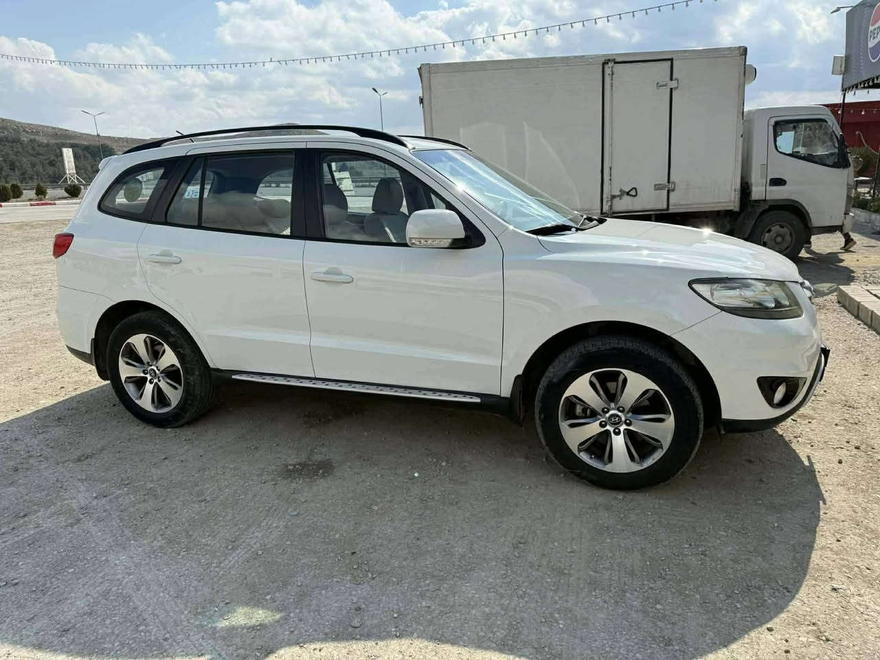 سيارة هونداي موديل 2012كلين لاصبغ لا دعم سيارة باسمي گير محرك تبريد شرط تأيرات جديد غاز و بنزين دفتر موجود سنوية جديد مال البيت سعر 155بيها مجال***********
