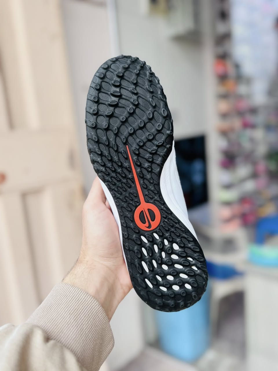 نايك تيمبو برو 

باله اصلي فول نضافه 

قياس 42 ونص 

طركه طبيه 

توصيل متوفر جميع محافضات العراق 

***********
