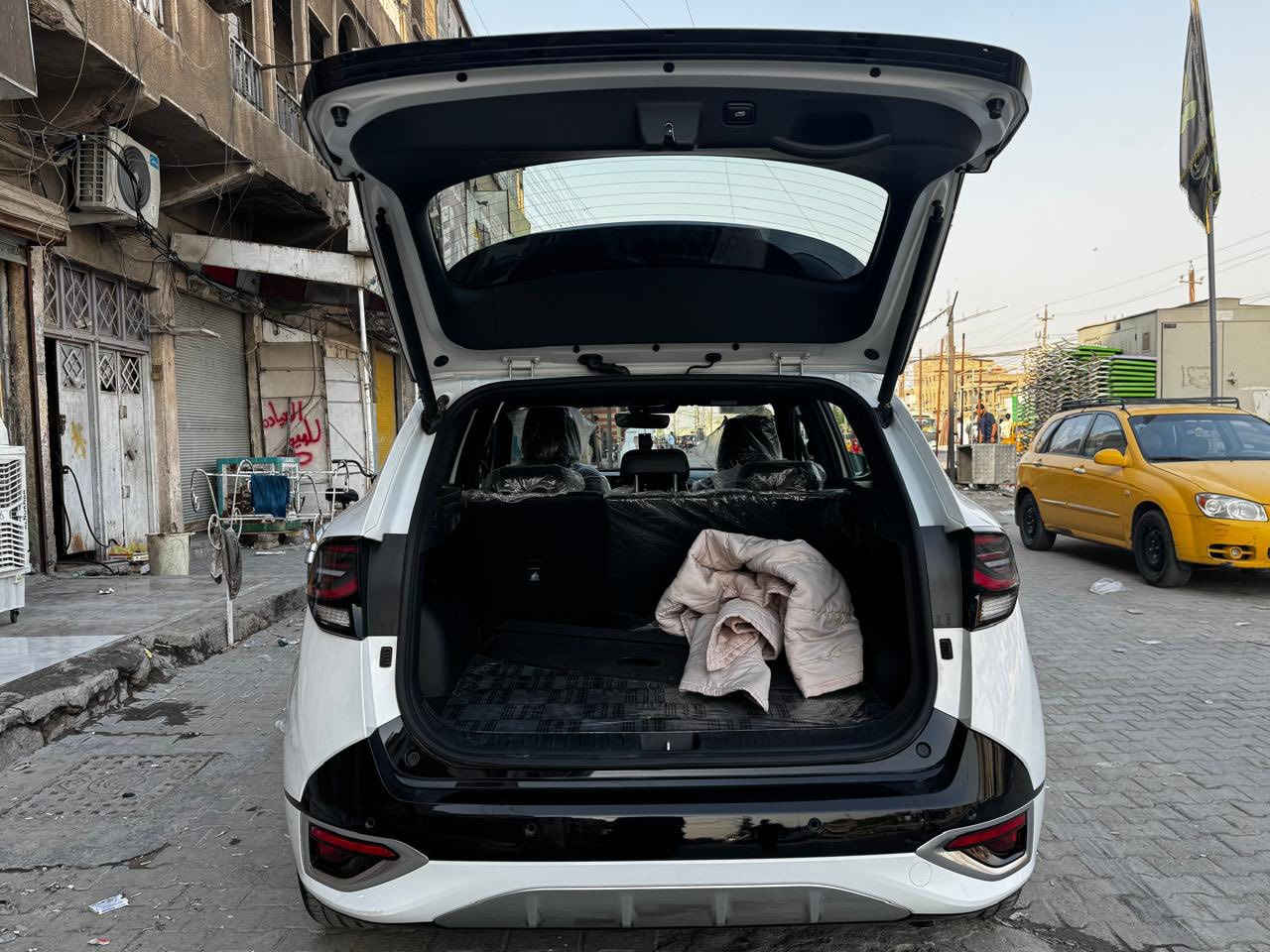 السلام عليكم كيا سبورتج 2024 gtline فول مواصفات بيها pdr بالباب الخلفي قليل و بيها صوت راجز بالتشغيله الصبح الباقي مكفول ماشيه 17 الف السياره جديده كلش السعر 230$ وبيها مجال للاستفسار ***********
