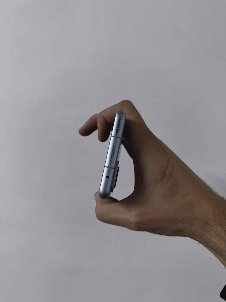 Xiaomi 12 pro 5g
نەکراوە و بێ عەیب بەزەمانی هەفتەیەک 
ڕام ١٢ و ٢٥٦گیگا
snapdragon 8 gen 1 ئاگر
شاشەیەکی قەوسی 2k ی ١٢٠هێرتز
کامێرای نایاب پۆترەیتی نایاب
بێ ئەشیایە تەنها درع و کەڤەری لەگەڵە 
 پشتەکەی درزی وەک دیارە هەیە باقی بەزەمان 
نرخ : 265 هەزار 
*********** دخان, السليمانية
