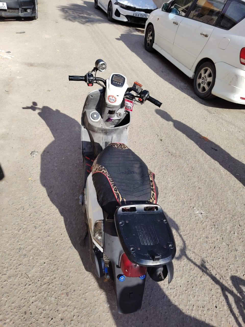 ماكس بوليسي نوزل موديل 2010 مراوس بسكنس جبلي
الدراجه بلاد نضيفه نقصهة بس واير عداد سرعه وواير مال قفل صندوك شادلهة كلجات رياضي وسلف 55 وباتري 5فولت الكلجات البلاد موجودات والسلف هم موجود للعلم المكينه بلاد وهذا رقمي *********** والمكان البصرة 5ميل
