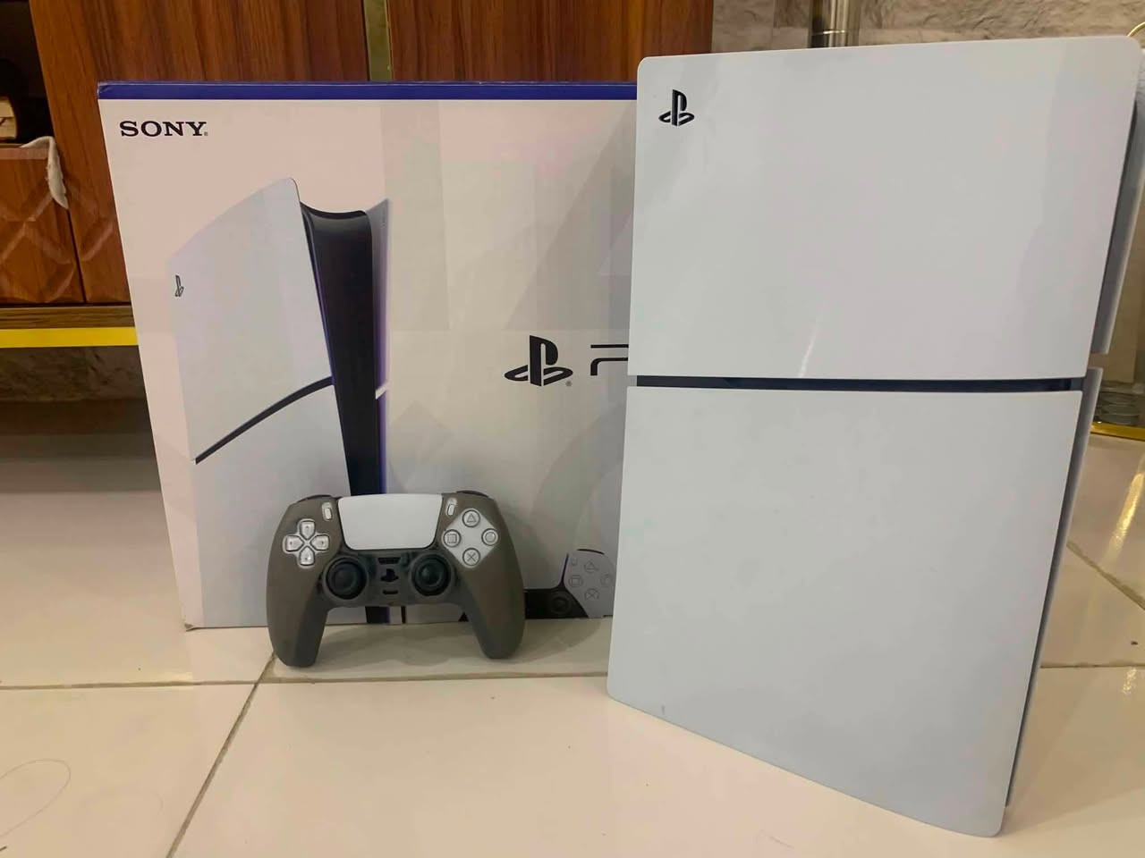 🎮 للبيع PS5 Slim نسخة الأقراص (Disc)
✅ نظافة ممتازة، استخدام شخصي.
✅ سعة 1 تيرا.
✅ كامل الملحقات مع الكارتون.
✅ جوستك أصلي واحد.
✅ الجهاز شغال 100% بدون أي أعطال أو مشاكل.

💰 السعر: 770,000 دينار عراقي (قابل للتفاوض)

📍 الموقع: أربيل.

📞 للتواصل: *********** (واتساب أو اتصال).
