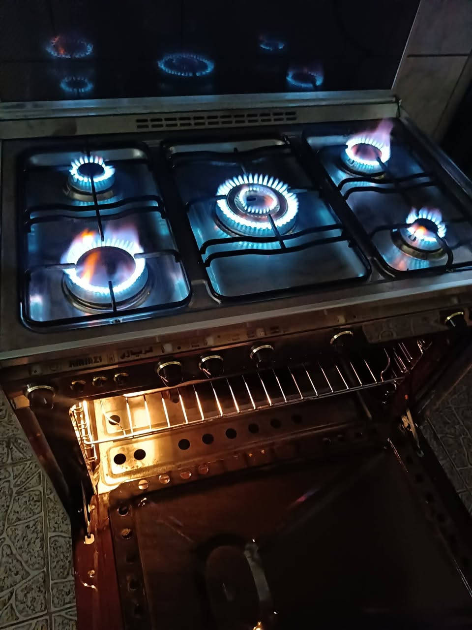 طباخ كريازي مصري 5 عيون نار زركه وعاليه غاز وكهرباء  شغال جداحه شوايه كلوب فرن بلادي بعده ب النايلون  سعر 300 وبي مجاال العنوان الدوره


**إذا كنت صاحب هذا الإعلان وتريد حذفه لأي سبب، رجاءا أرسل رسالة إلى الدعم الفني**