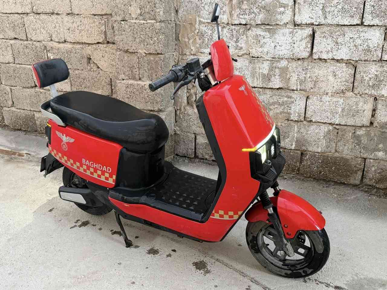 دراجه شحن
مواصفات : 6 بطاريات كبير 

تمشيك 50 كيلو متر 

ملف 2000

دراجه جديده كلشي مابيها 

سرعتها 89 حسب وزن تنطيك سرعه حقيقيه 

تحمل وزن 130 كيلو الى 150كيلو 

دراجه بصمه موديل 25 شهر 10 

للستفسار ***********

العنوان بغداد الكراده كهرمانه
السعر :550 الف
