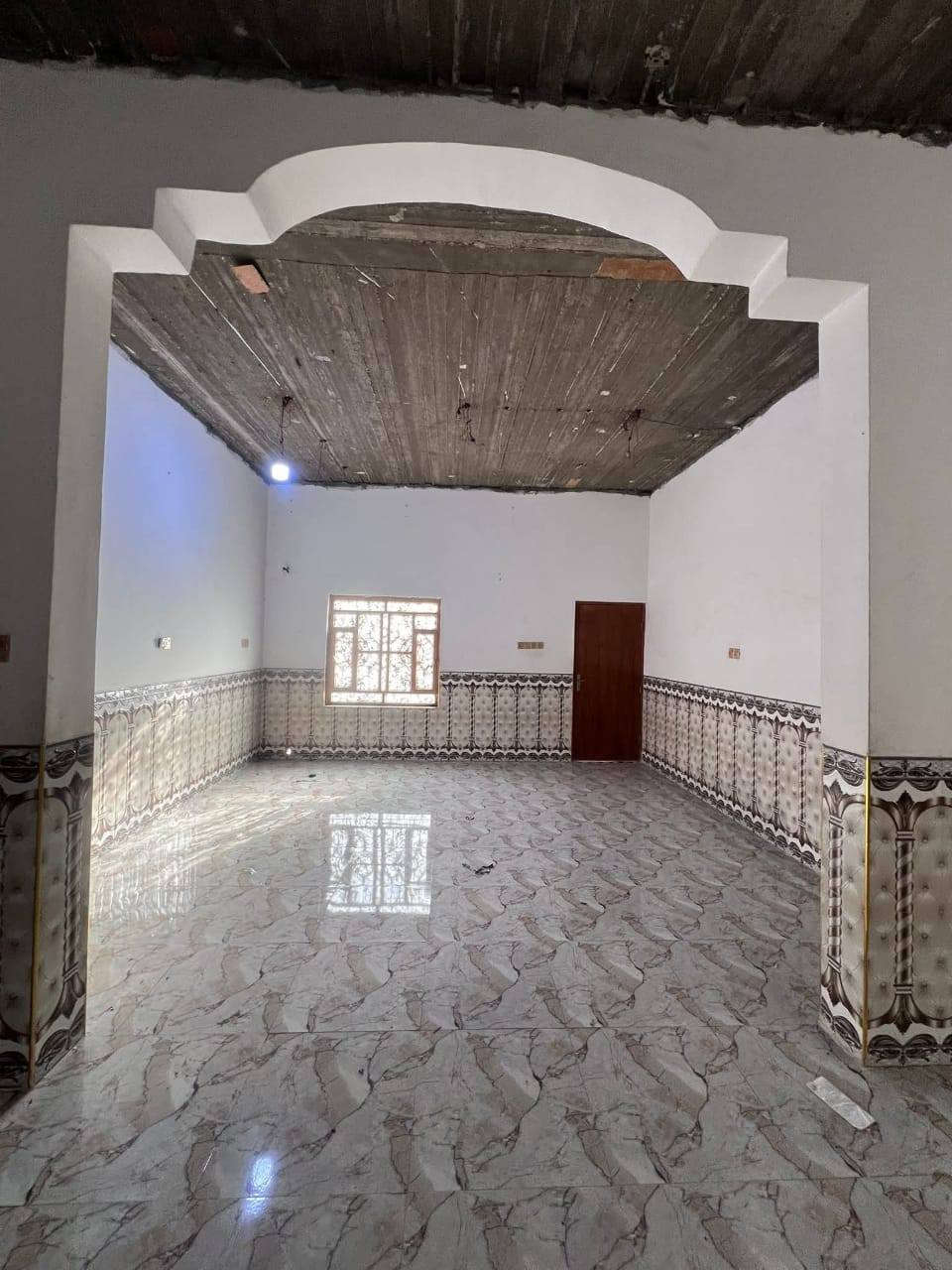 🏡 بيت للبيع – فرصة مميزة بسعر مغري!
📍 الموقع: باب طويل – شارع سيد عوده
🌊 خلف البيت نهر – إطلالة حلوة وهدوء
📐 المساحة الكلية: 550 متر
🏗️ مساحة البناء: 270 متر
🧱 بناء حديث وجاهز للسكن
🛋️ التفاصيل:
• استقبال 4×6
• غرفتين نوم (4×5)
• صالة كبيرة 4×15
• صالة صغيرة 4×6
• مطبخ 4×6
• صحيات
📄 نوع العقار: وقف سني أصولي – مسجل رسمي
💰 السعر: 85 مليون فقط 🔥
🤝 بي مجال للجادين
✨ مساحة كبيرة + موقع هادئ + نهر = فرصة ما تتكرر
📞 للتواصل: ***********
