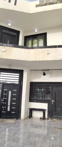 بيت للبيع 250 متر 4غرف نوم بيت فول سيراميك وسقوف  حي حطين قرب التربيه ...