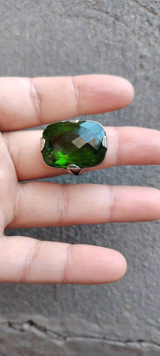 زبرجد روسي خشن صياغه يدويه ثقيل الفضه 925 جميل جداً
السعر خاص


**إذا كنت صاحب هذا الإعلان وتريد حذفه لأي سبب، رجاءا أرسل رسالة إلى الدعم الفني**