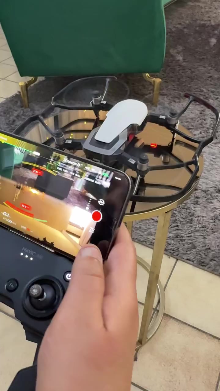 اصدار ماڤيك اير Mavic Air 

كاملة مع جميع الملحقات 

منصة شحن بطاريات 
شاحنة اصلية DJI 
بطاريات عدد 2 
واحد بعدة بالليبل مو مستعمل 
تصوير 4K
بدقة 3840/2160
تصوير فوتو / فول HD
درع ريش ( مانع صدمات ) تكدر تطيرها بدونة جدا طبيعي 
Ultrasonic حساس مستشعر الارتفاع 

نضام Vision Positioning / Sensors 
يساعد الدرون يثبت نفسه بالجو بدون GPS
يمنع الانجراف (drifting) ويحافظ على الثبات

جميع التفاصيل مرفقة بالصور 

السعر : 380 الف 
المكان بغداد 
لا يوجد توصيل (( لا يوجد )) 
اني هااوي مو صاحب بيج ماعندي اي تعامل مع شركات التوصيل


**إذا كنت صاحب هذا الإعلان وتريد حذفه لأي سبب، رجاءا أرسل رسالة إلى الدعم الفني**