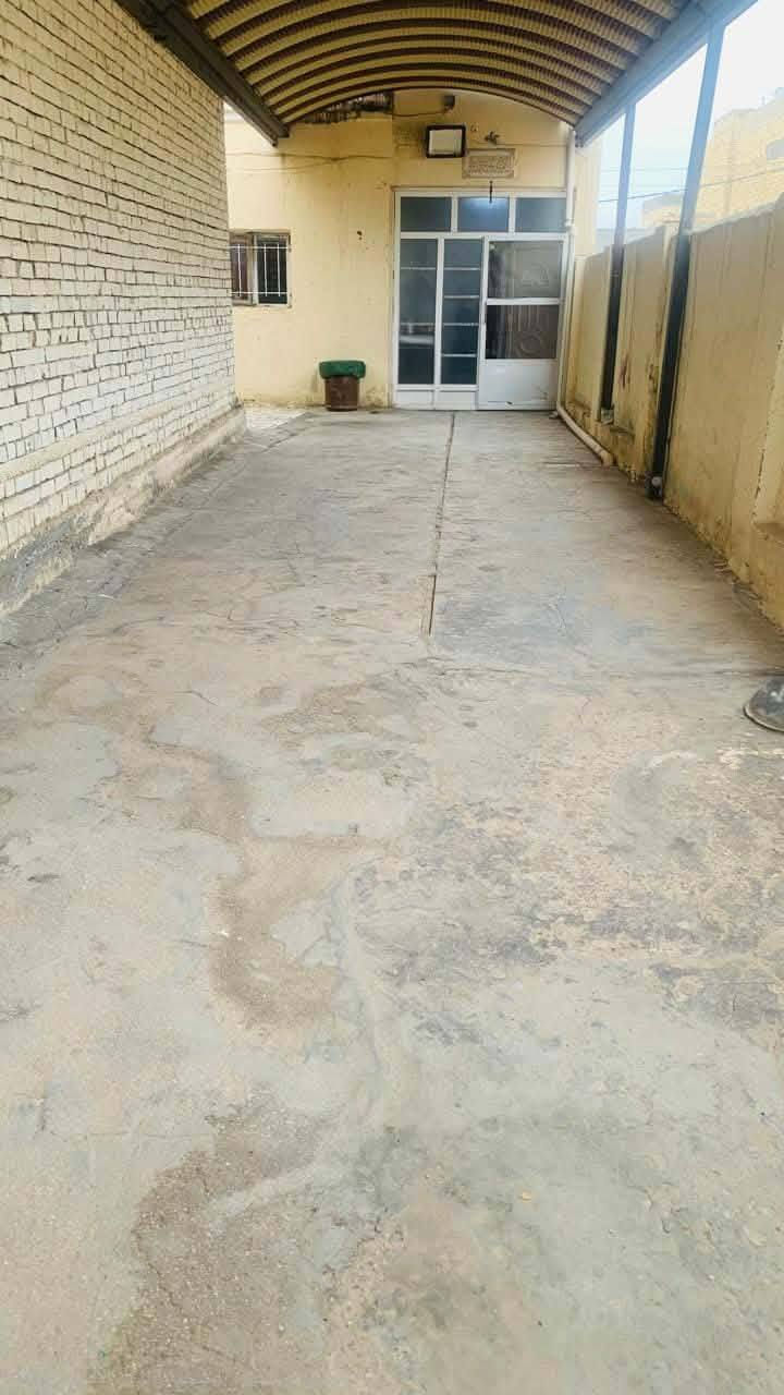 سلام عليكم بيت للبيع الديوانية المطاط مقابل حايط الزراعة المساحة ٢٦٠ متر طابقين الطابق الأول كراج ومطبخ وصالة واستقبال وغرفة وطابق ثاني غرفتين ومطبخين وصحيات مطلوب لدائرة المطاط ١٦ مليون بالسنة مليون والسعر باليد ١٥٠
***********
