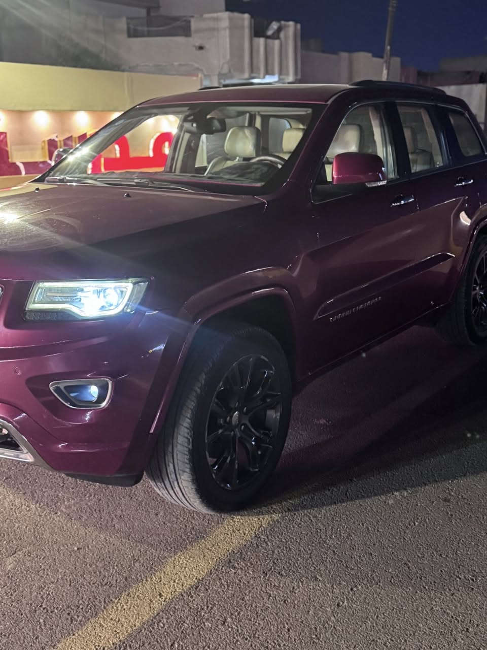 السلام عليكم جيب موديل2014 ‏سعر 195خليجيه رقم بغداد مكفوله كفاله عامه موصفات فول واحد ع واحد  رقم التلفون*********** مكان بغداد شهداء البياع ما ناقصها شي السيارة كاملة من كل النواحي ￼￼٨￼ سلندر ￼￼
