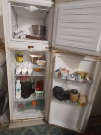 ثلاجه • نظيفه • فول تبريد وتجميد