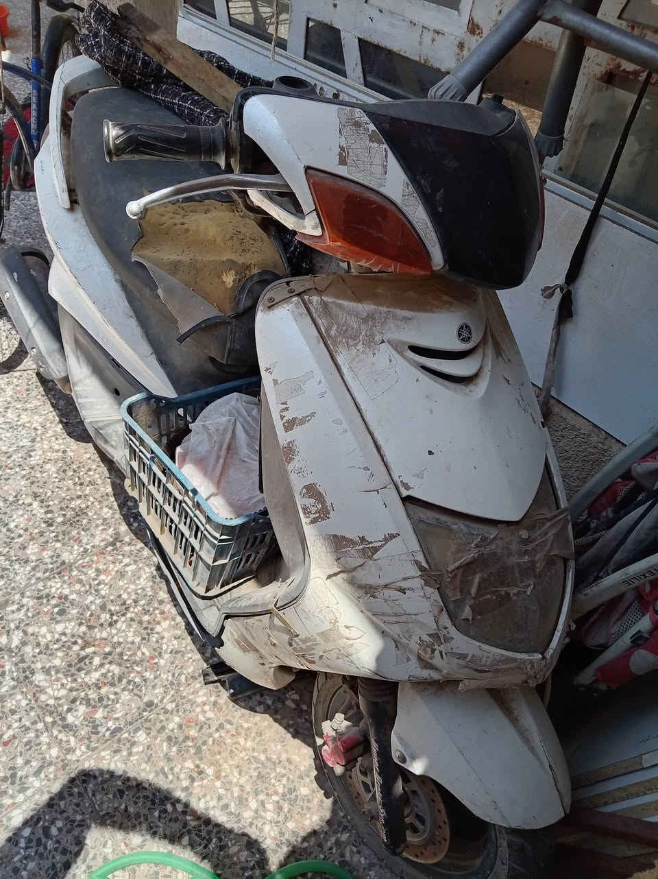 السلام عليكم سكنس نثيه شغاله بس متروكه الحالة كما مرضح بالصورة السعر 150 الف المكان البلديات الموبايل ***********
