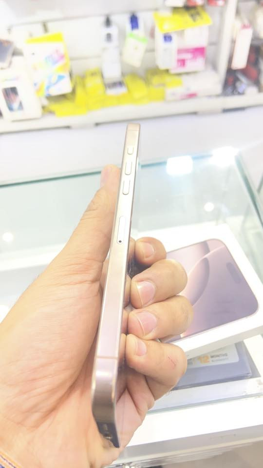 ايفون 16 pro max 
256
بطارية 🔋 92عدد دورات ٣٦١
كارتون وملحقات كاملة 
سعر ١٢٥٠ 
***********
