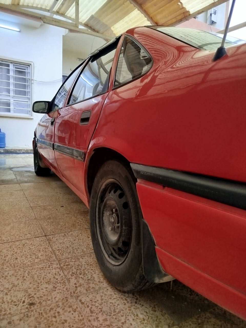 فكترا موديل 91 حجم 16 محرك وكير شرط لاصرف ولانفخ بس صوت بطاله بيه صبغ حزام جماليه كابون بانزين شرط التحويل 
سياره نظيفه مايعوزها اي مصرف مكاني حي فلسطين شارع ال95

***********سعر 37
