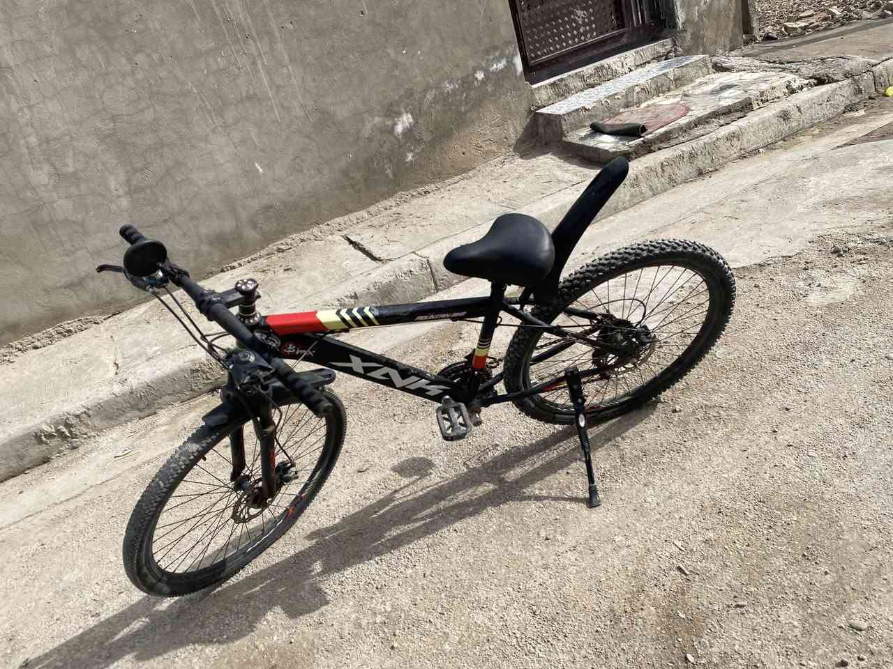 بايسكل مال سباق نضافه 80/100 نقص بريك خلفي كيره شغال 7 نمر بايسكل نوعيه بمكس
 ***********
مكانه بياع حي شباب سعر 70 ألف
