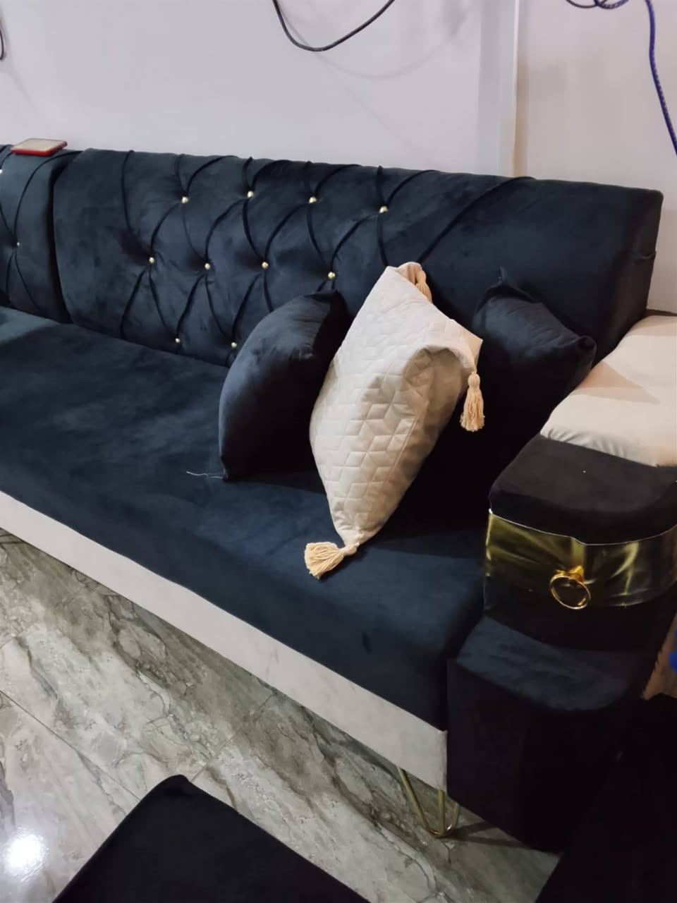 ديوان للبيع ٨ مقاعد + طبله وسطية واربع كوشات سعر ٢٥٠ وبي مجال


**إذا كنت صاحب هذا الإعلان وتريد حذفه لأي سبب، رجاءا أرسل رسالة إلى الدعم الفني**