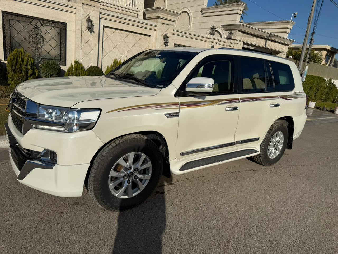 سلام عليكم للبيع فقط مكلف بالنشر
لاندكروز مصفحه درع 

موديل 2011 محدث 2021 

رقم اربيل 

مكينه 8 سلندر كاز 

مكانها بغداد اليرموك 

بيها صبغ مال تحديث 

السعر 26.000$ 

للاتصال ***********
