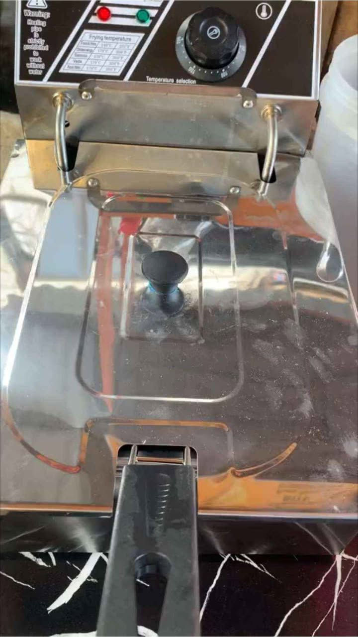 🔥 ودّع القلي التقليدي مع قلاية ريكي الكهربائية 6 لتر!

جاهزة تخلي أكلاتك مقرمشة مثل المطاعم 🍟🍗

⚡ تسخين سريع بقوة 2500 واط

🎛️ تحكم حراري دقيق من ‎60°‎ إلى ‎200°‎

🧺 سلة ستانلس مقاومة للحرارة

✨ تصميم أنيق وسهل التنظيف

🚫 حماية ذكية من التشغيل بدون زيت

سواء للبيت أو للمشاريع الصغيرة، ريكي هي خيارك الذهبي للقلي الاحترافي 👌

التوصيل بغداد 3الاف محافظات 5الاف 
#قلايةريكي #قلياحترافي #مطعمبالبيت #أكلاتمقرمشة بغداد, العراق


**إذا كنت صاحب هذا الإعلان وتريد حذفه لأي سبب، رجاءا أرسل رسالة إلى الدعم الفني**