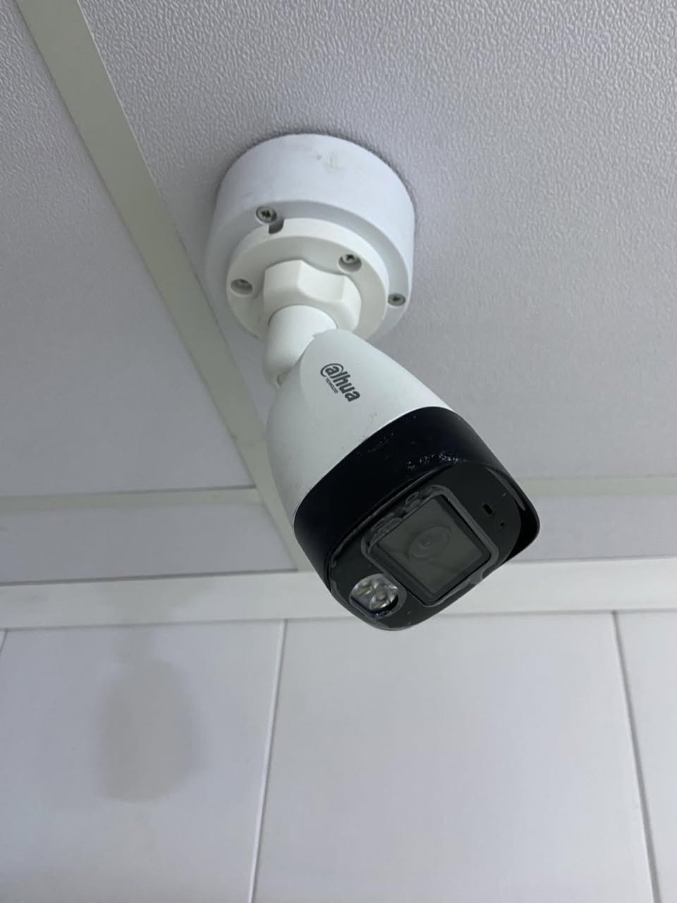 اسبق عصرك وكن في الطليعة
سلام عليكم 
تم تأمين محل احد زبائننا ب ٤ كاميرات من شركة دهوا 
دقة ٢ ميكا 
صوت وصوره 
ليلي الوان
ضمان سنه استبدال 
#العنوان #
كربلاء/طويريج/ شارع البلدية/ مجاور المستوصف الطبي 
#هاتف #
***********
***********
جملة- مفرد 
اسعار خاصة للمنصبين
