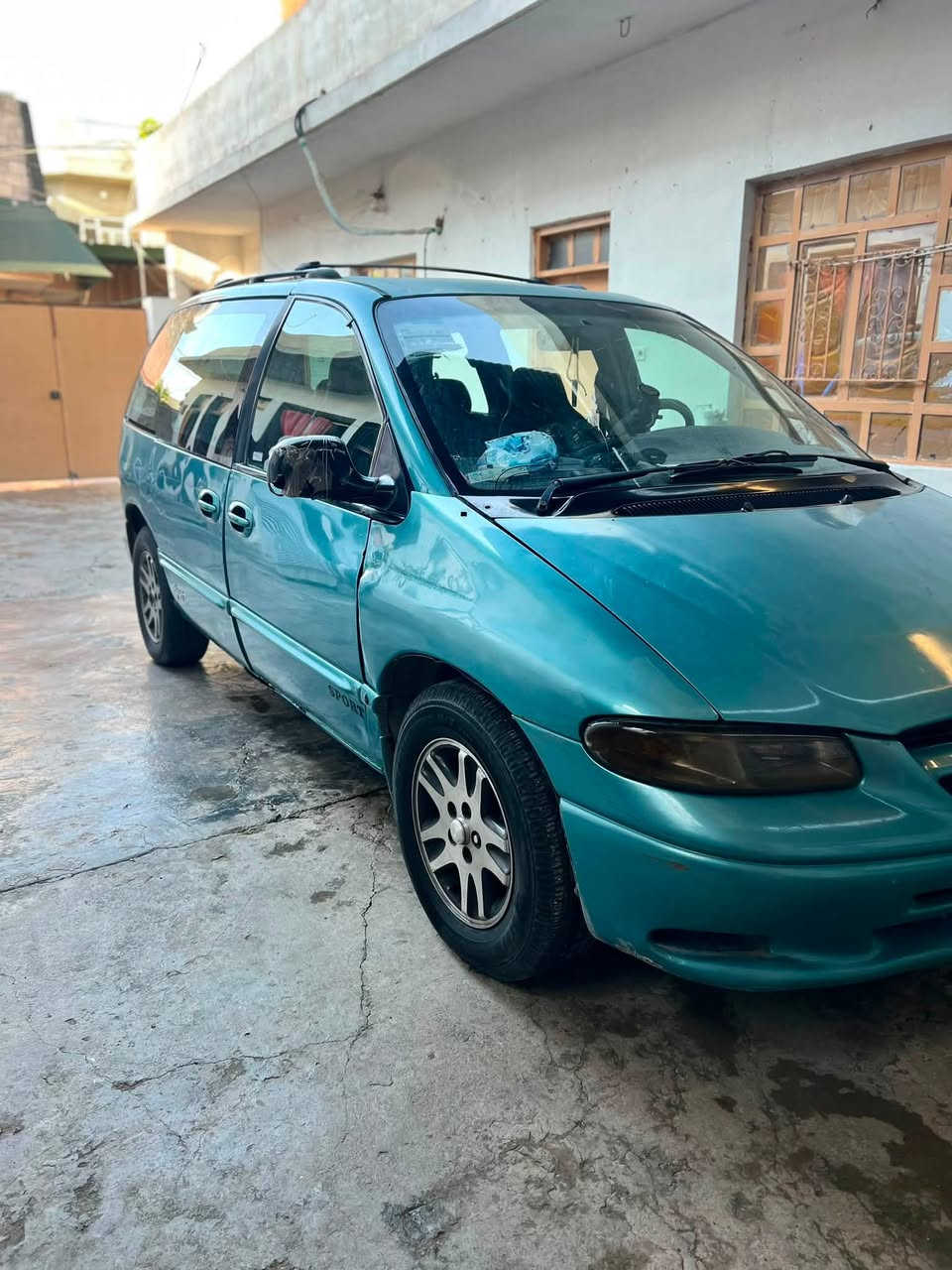 كلايزر 2000
محرك دوج 3300 
كير محرك شرط
كهربائيات كلها شغاله
منضومة تبريد جديدة والتبريد جيد
طخم جديد
مصبوغه عام جماليه والباقي موضح بالصور
مكاني موصل الرشيديه
***********
***********
