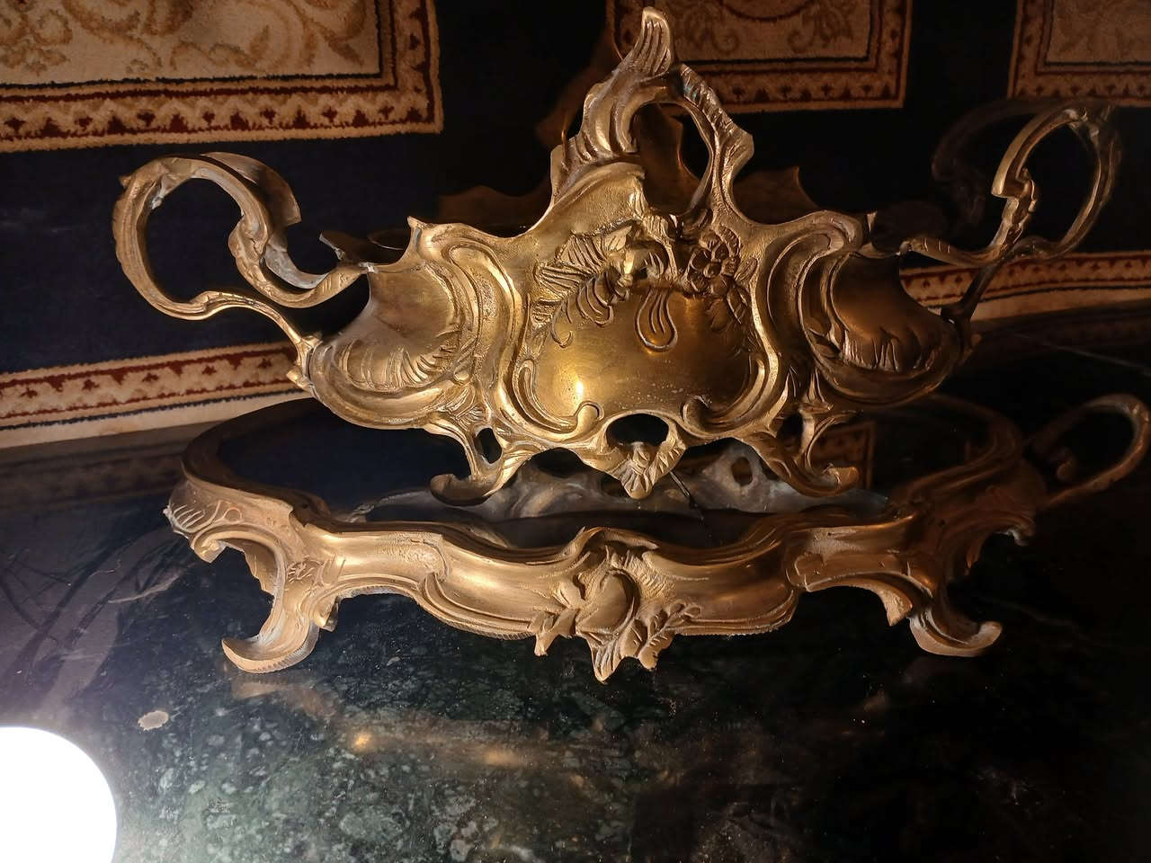 جنديرة نحاس قديمة بتصميم كلاسيك مميز جدًا، شغل تقيل وزخارف راقية تضيف لمسة أناقة لأي ريسبشن أو مكان مميز 👌

مناسبة للديكور الراقي أو لهواة اقتناء القطع الأنتيك الأصلية ❤️

للتواصل والاستفسار:
📞 01228811220


**إذا كنت صاحب هذا الإعلان وتريد حذفه لأي سبب، رجاءا أرسل رسالة إلى الدعم الفني**