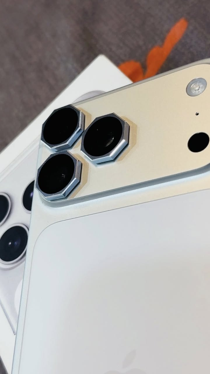 السلام عليكم بيع او مِراوس
17 برو ماكس 256 سلفر ايسيم 

بطاريته 100 نظافته 100 
ملحقاته كامله وياه بكج حمايه 
سعره 1950 الف نهايته من للخير مكاني بغداد *********** واتس
