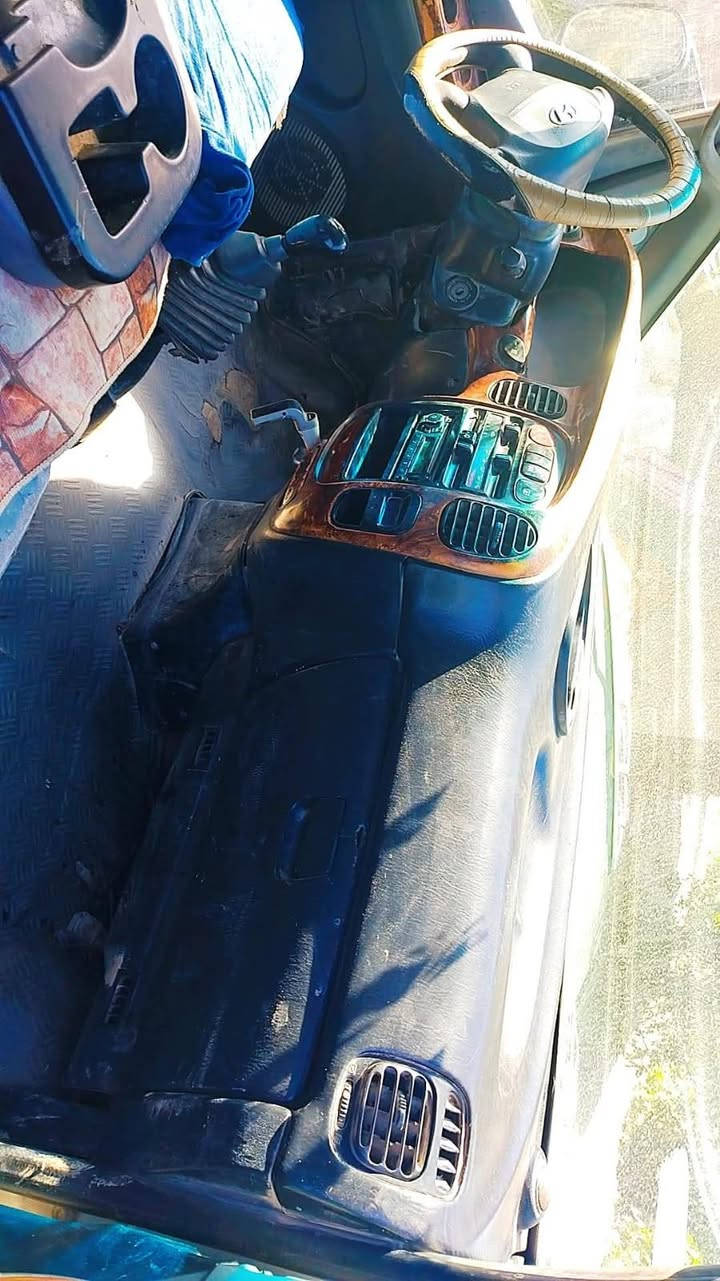 هاي السيارة للبيع وهذا رقم صاحب السيارة ليريد يعرف التفاصيل يتصل اني مجرد فاعل خير مو سيارتي
‎***********
