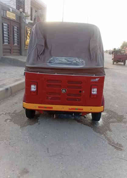 لبيع تكتك اوراق اوراق 2020شهر 10وكيله سيد وسام كشره مكفوله ومكينه نضيفه سعرها 5250 وبيه مجال قليل مكاني العماره الميمونه رقم ***********شراي يتصل مكلف بنشر
